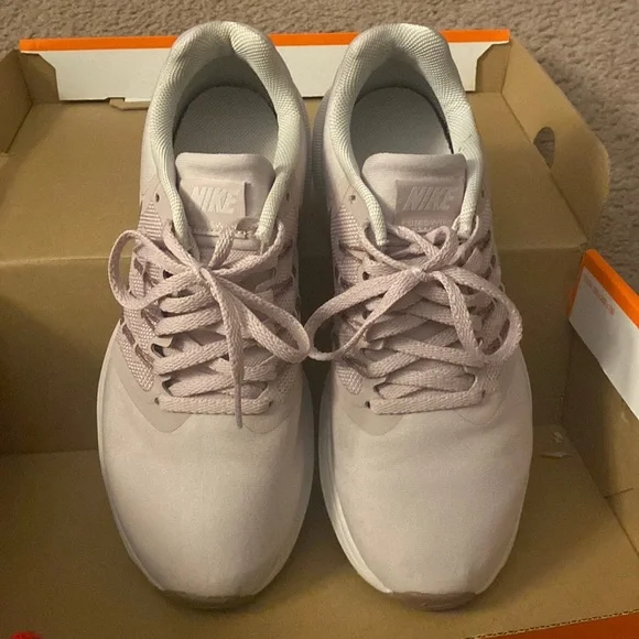 Women’s Nike Running Shoes - Size 7 - Picture 5 of 7